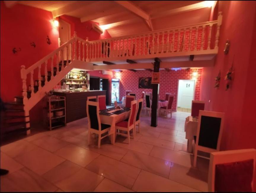Namaste Hotel & Restaurant Λίμπερβιλ Εξωτερικό φωτογραφία