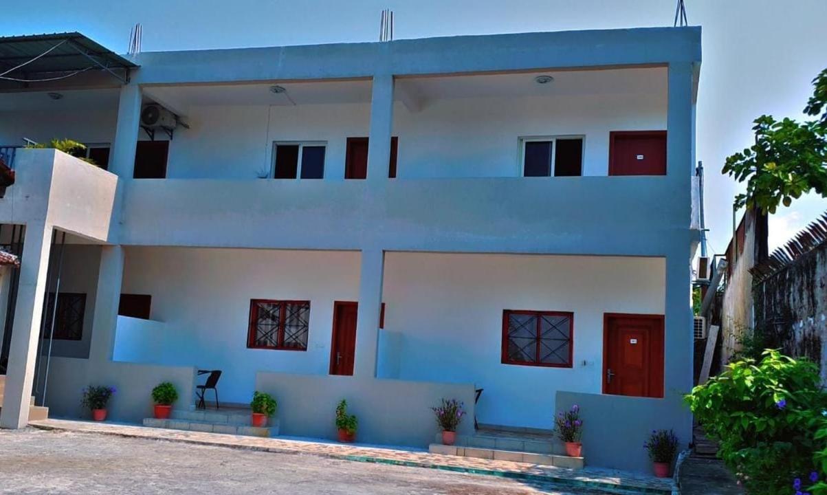 Namaste Hotel & Restaurant Λίμπερβιλ Εξωτερικό φωτογραφία