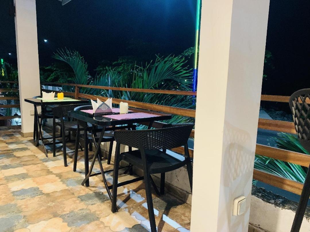 Namaste Hotel & Restaurant Λίμπερβιλ Εξωτερικό φωτογραφία
